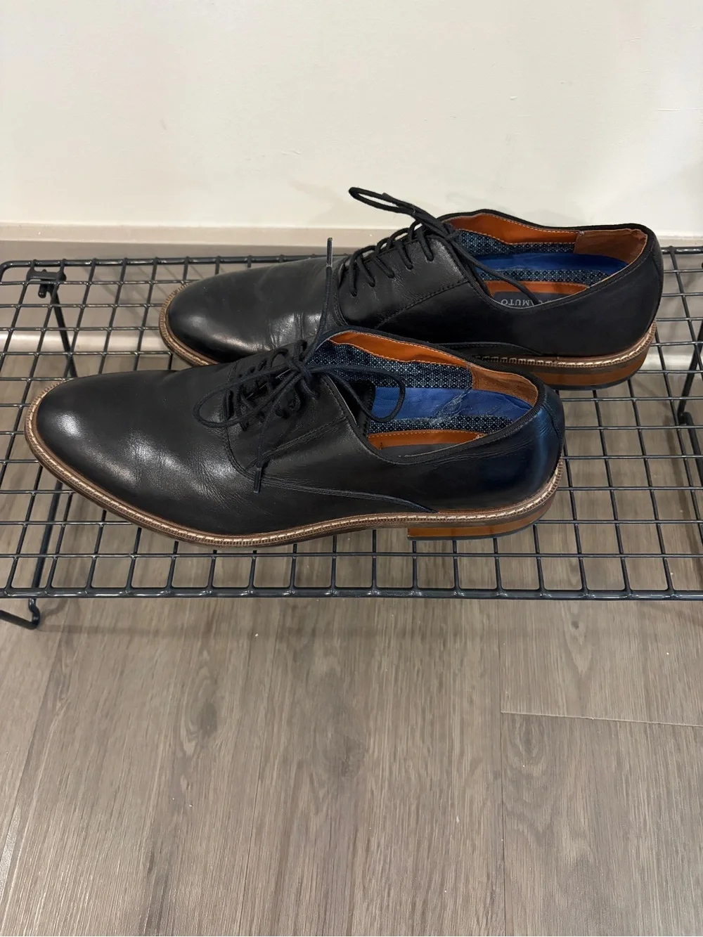 Vince Camuto smooth black
